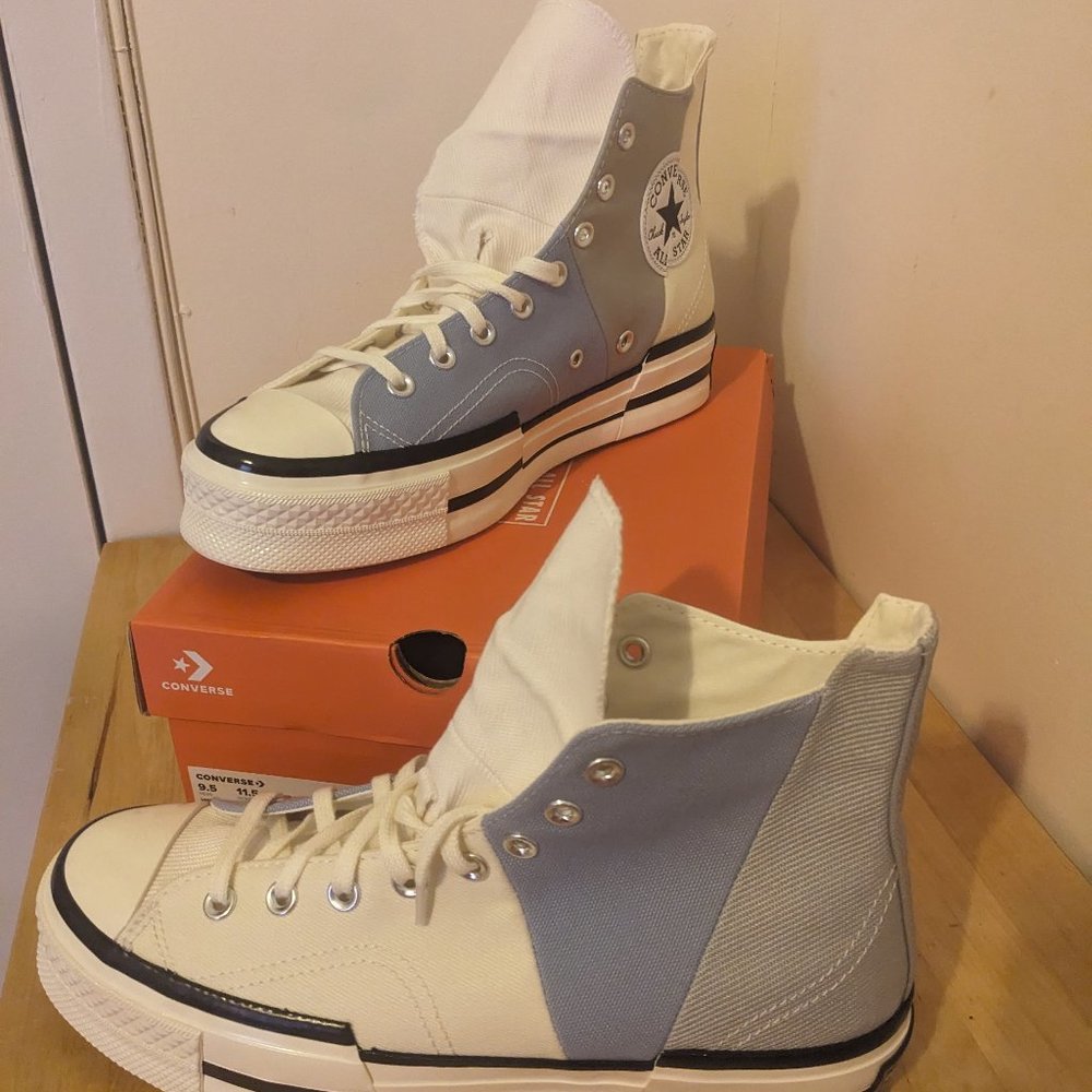 BRAND NEW never worn light blue Converse sneakers - Size 9.5m